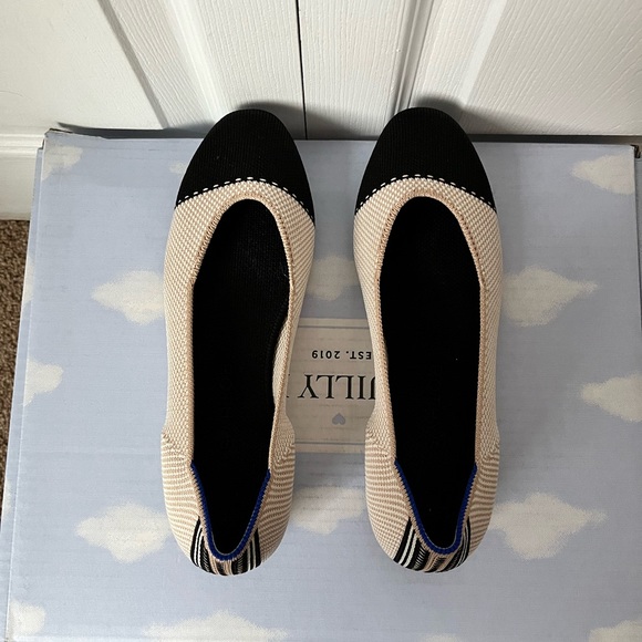 Rothys - “The Flat” Knit Round Toe, Two-Tone Shoes w/ Cream and Black Cap - Picture 2 of 9